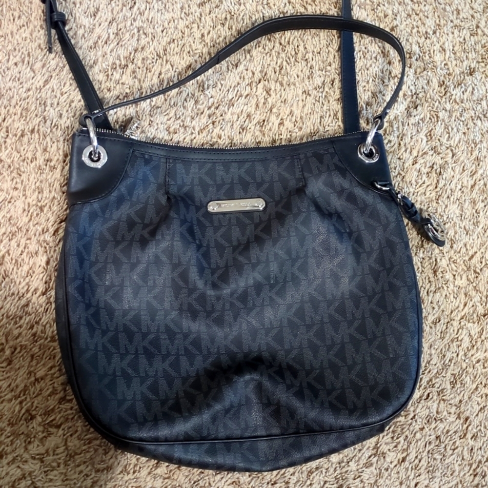 Michael Kors Hobo Bag w/ wallet and dust cover